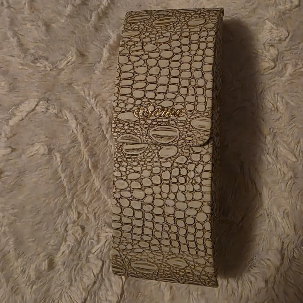 Sama Sama Croc Embossed Eyeglasses Sunglasses Case – Beige Ivory